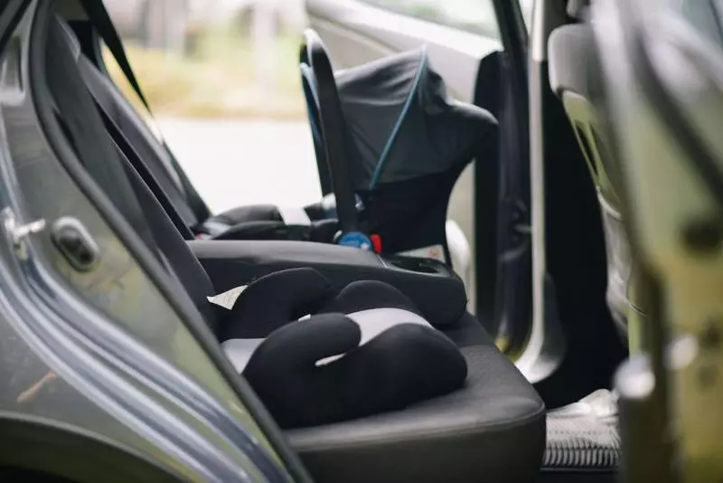 Un réhausseur est obligatoire pour les enfants de moins d'1m45