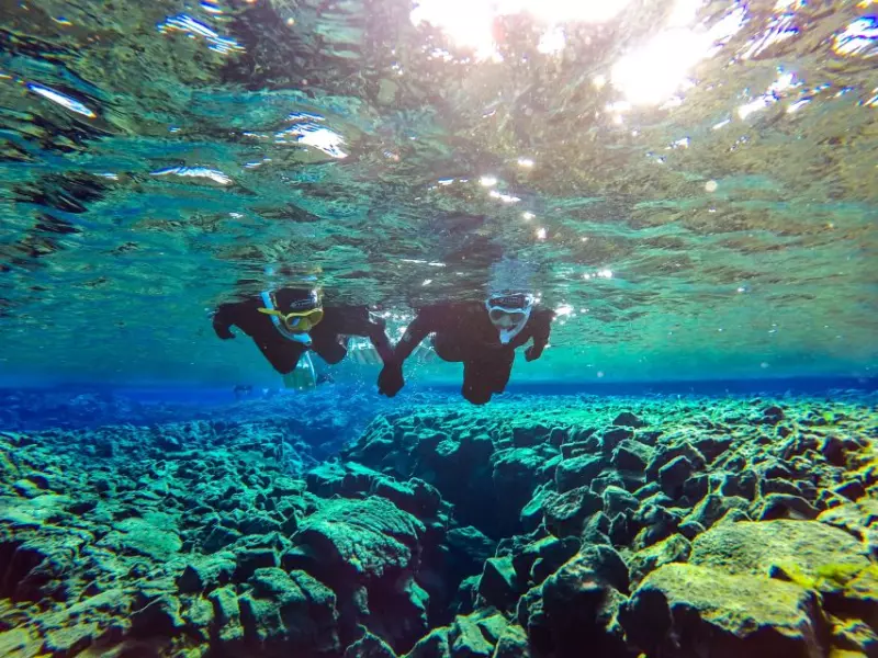 Snorkelling dans la faille de Silfra